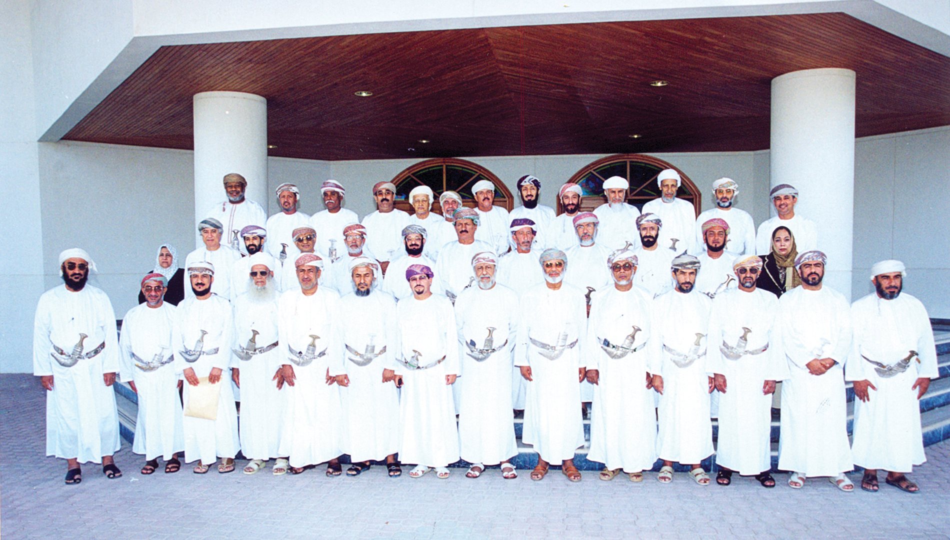 الفترة الأولى ١٩٩٧-٢٠٠٠ م